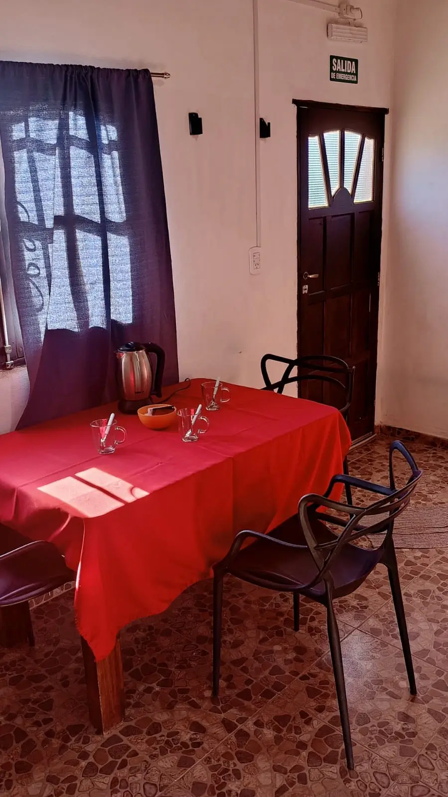 Mesa y comedor del monoambiente